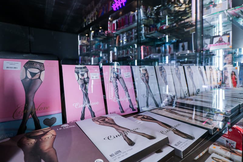 Sélection de bas sexy au Lynx Store - L'ultime sex-shop à Toulouse