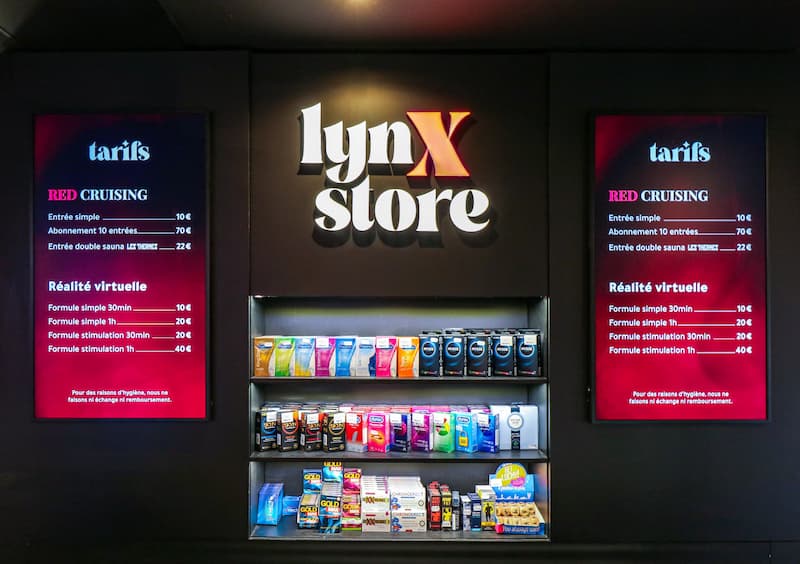 Vue du comptoir au Lynx Store - L'ultime sex-shop à Toulouse