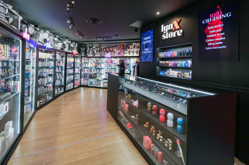 Vue du comptoir du Lynx Store - L'ultime sex-shop à Toulouse